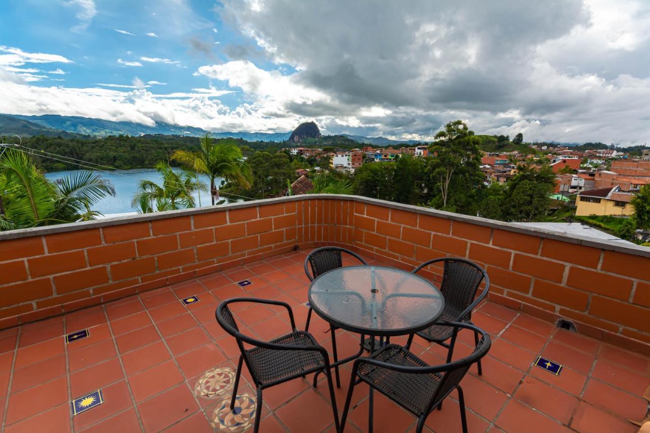 Hotel Le Chateau Guatapé Extérieur photo