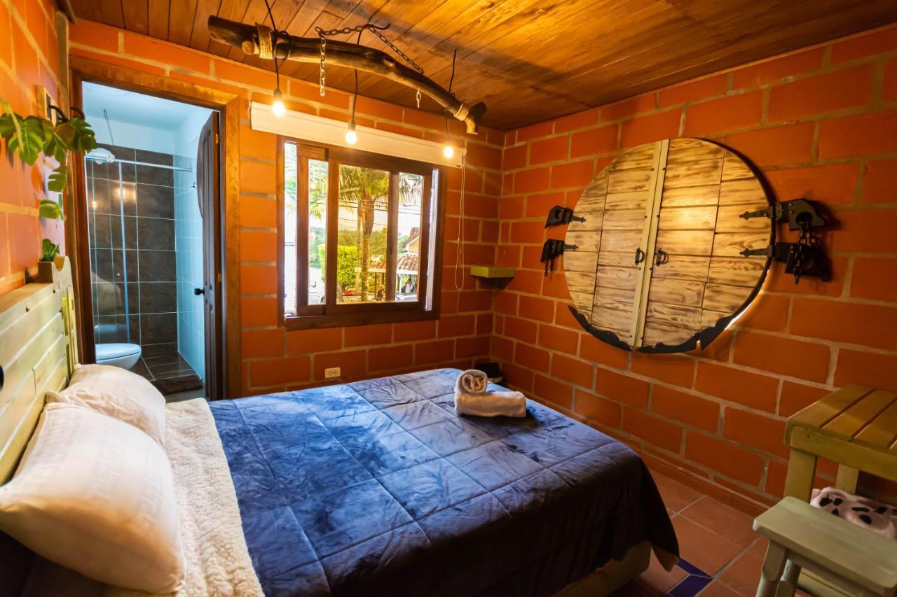Hotel Le Chateau Guatapé Extérieur photo