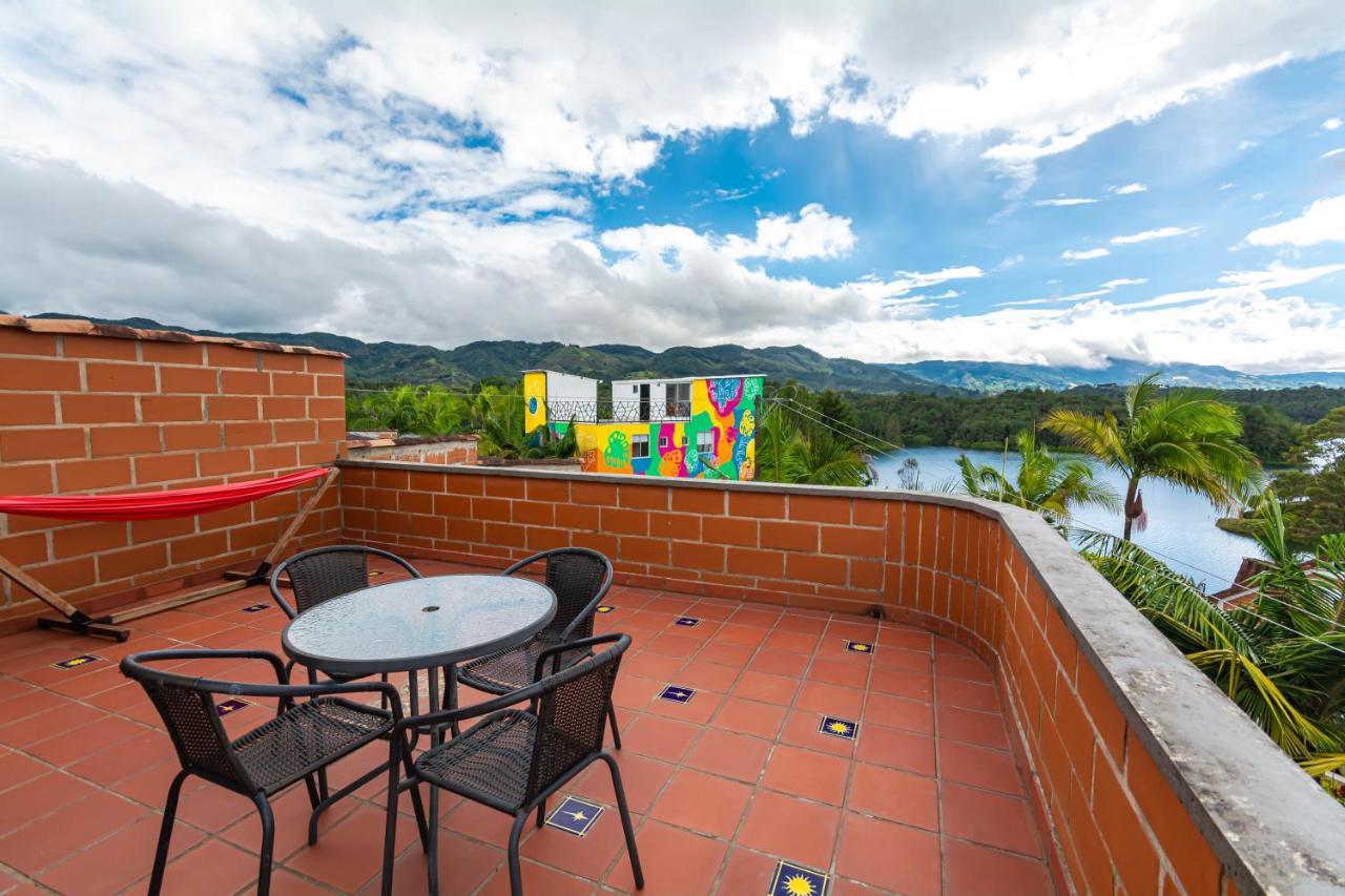Hotel Le Chateau Guatapé Extérieur photo